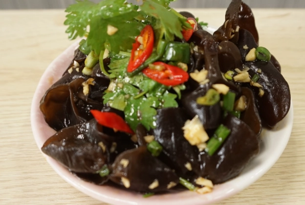 木耳料理全攻略：從涼拌、熱炒到湯品的實用食譜與秘訣