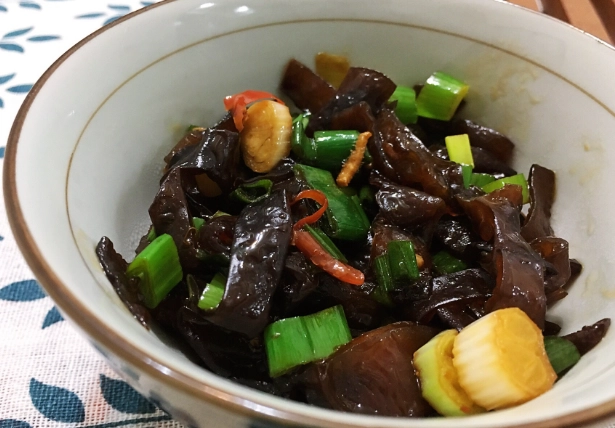 涼拌木耳