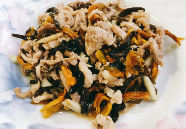 木耳炒肉絲做法