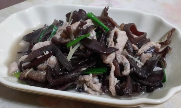 木耳炒肉絲食譜
