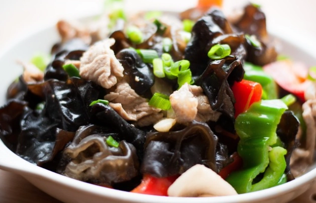 木耳炒肉絲餐廳