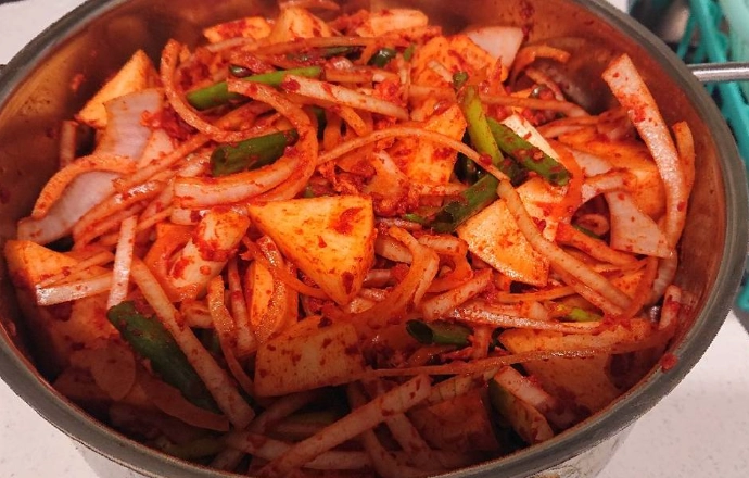 韓式醃辣蘿蔔做法：黃金比例與爽脆秘訣，在家複製韓國餐廳美味