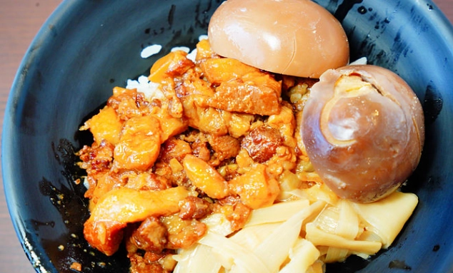 滷肉飯口感全攻略：從評判標準到餐廳推薦一次掌握