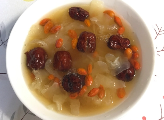 紅棗白木耳煮法完整教學：膠質滿滿的養生甜品做法