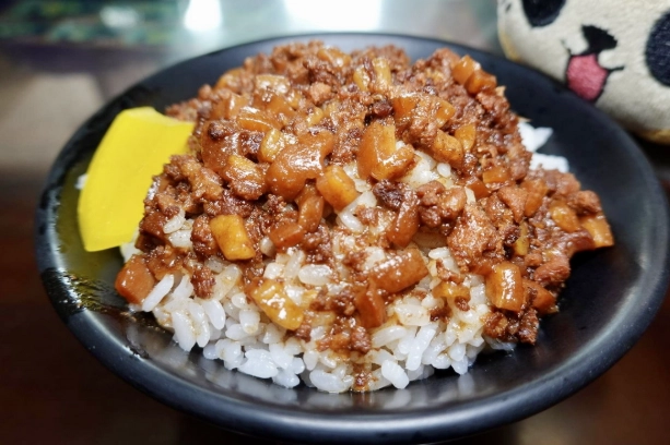 滷肉飯的特色是什麼？從肉燥、米飯到醬汁的完整解析