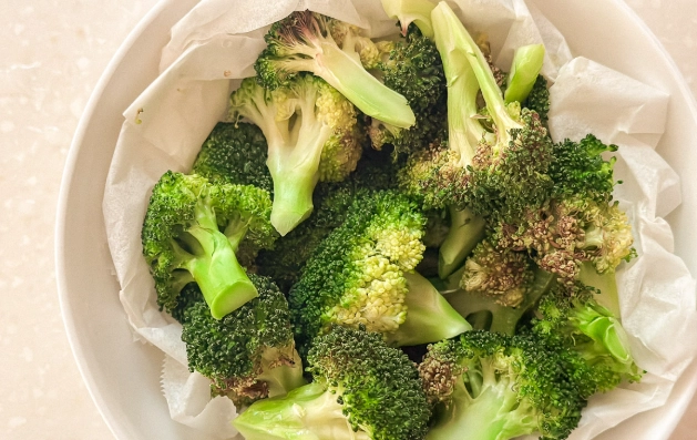 氣炸花椰菜終極指南：酥脆秘訣、常見錯誤與風味變體