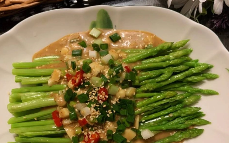 涼拌蘆筍料理終極指南：從挑選到醬汁，做出餐廳級爽脆口感