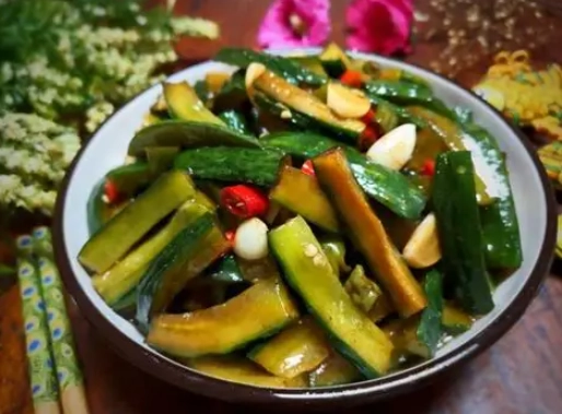 酸黃瓜醬完全攻略：自製秘方、創意吃法與品牌推薦