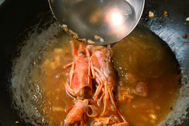 蝦頭熬湯全攻略：從挑選到熬煮的專家級秘訣