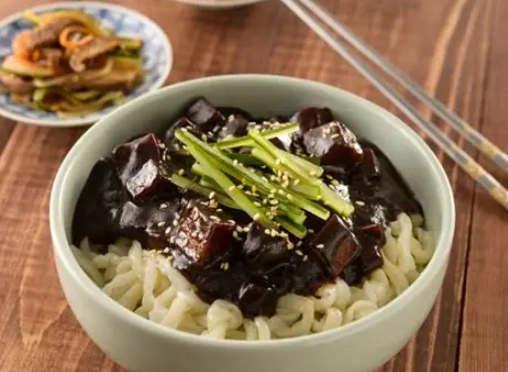 道地韓式炸醬麵做法大公開：從醬料到麵條的完美秘訣