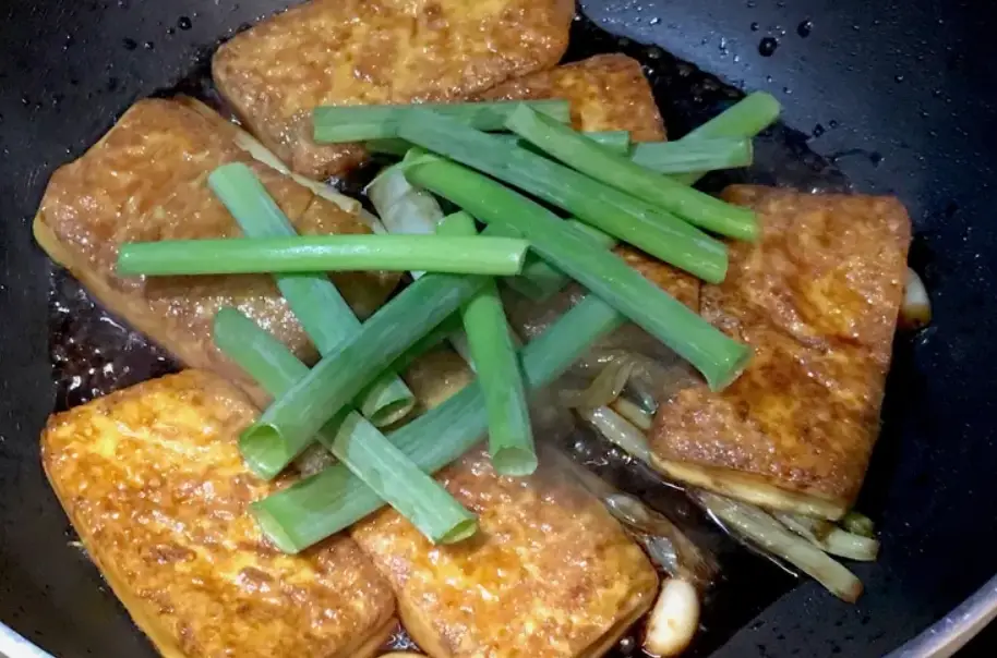 蔥燒豆腐作法完整教學：從選材到火候的實戰秘訣