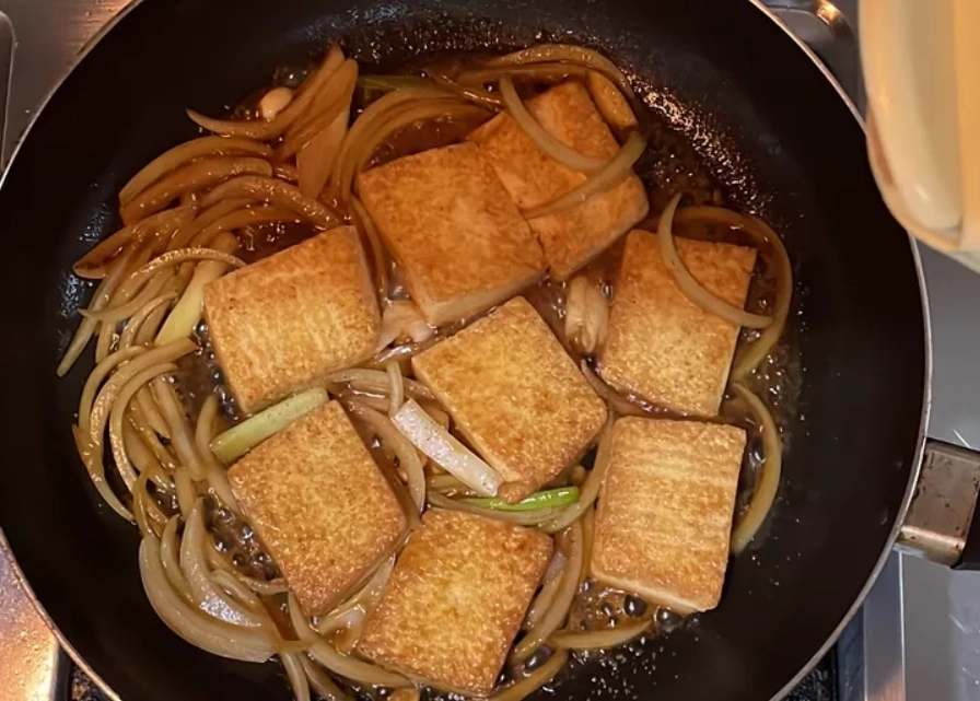 洋蔥燒豆腐 做法