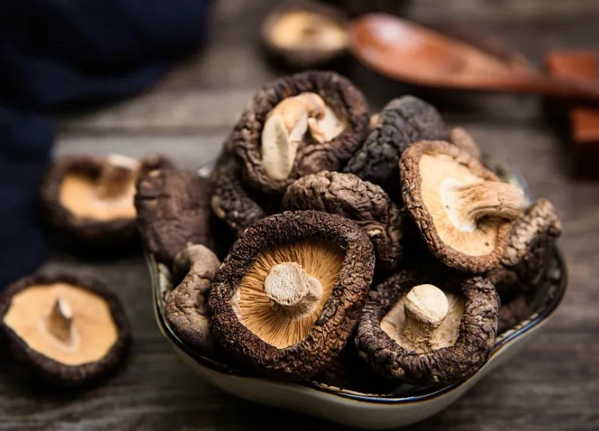 雨來菇泡發時間全攻略：技巧、常見錯誤與料理應用