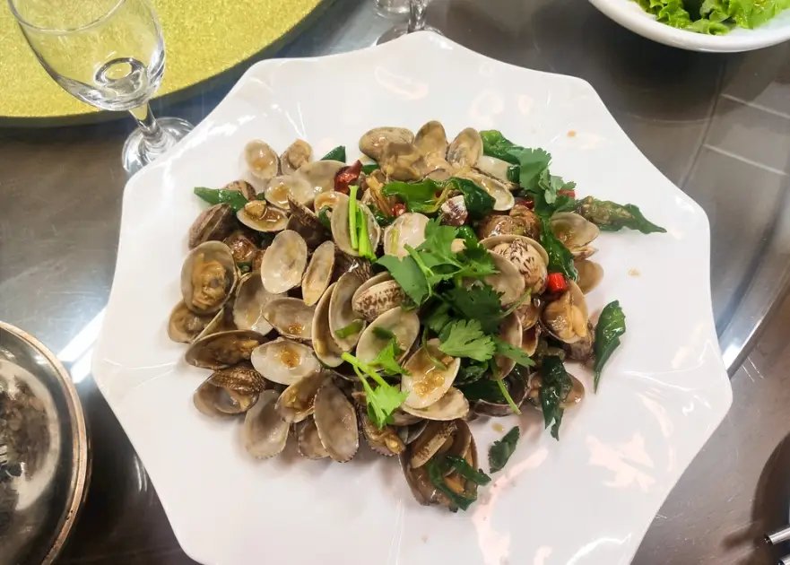 炒蛤蜊沒有九層塔？這道台灣熱炒靈魂菜餚少了它就不對味！