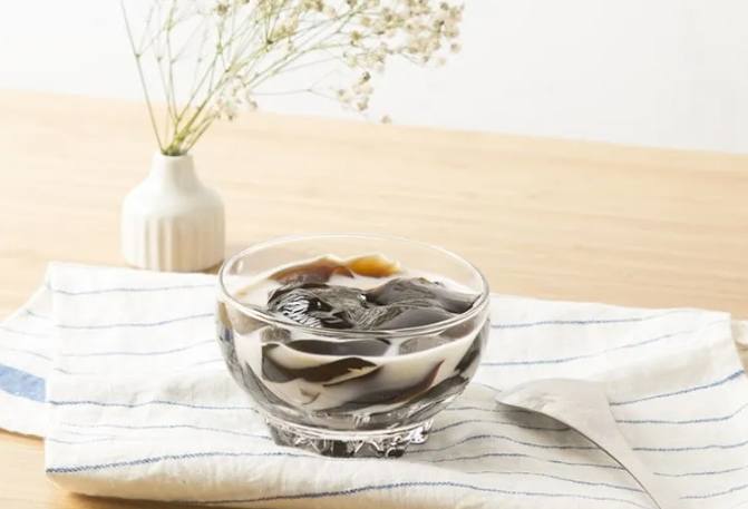 台灣仙草凍奶茶